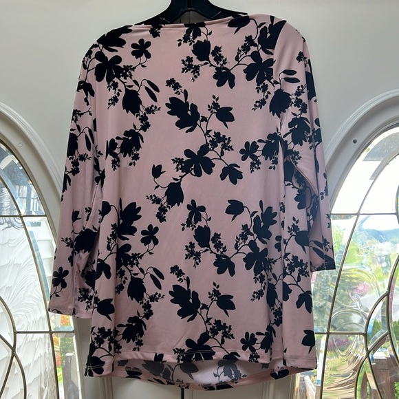 Liz Claiborne light pink blouse size medium. - Picture 3 of 3